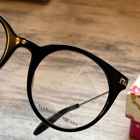 JUST TODAY💐ALEXANDER MCQUEEN unixes round eyeglasses ✨❤️ - Picture 10 of 15